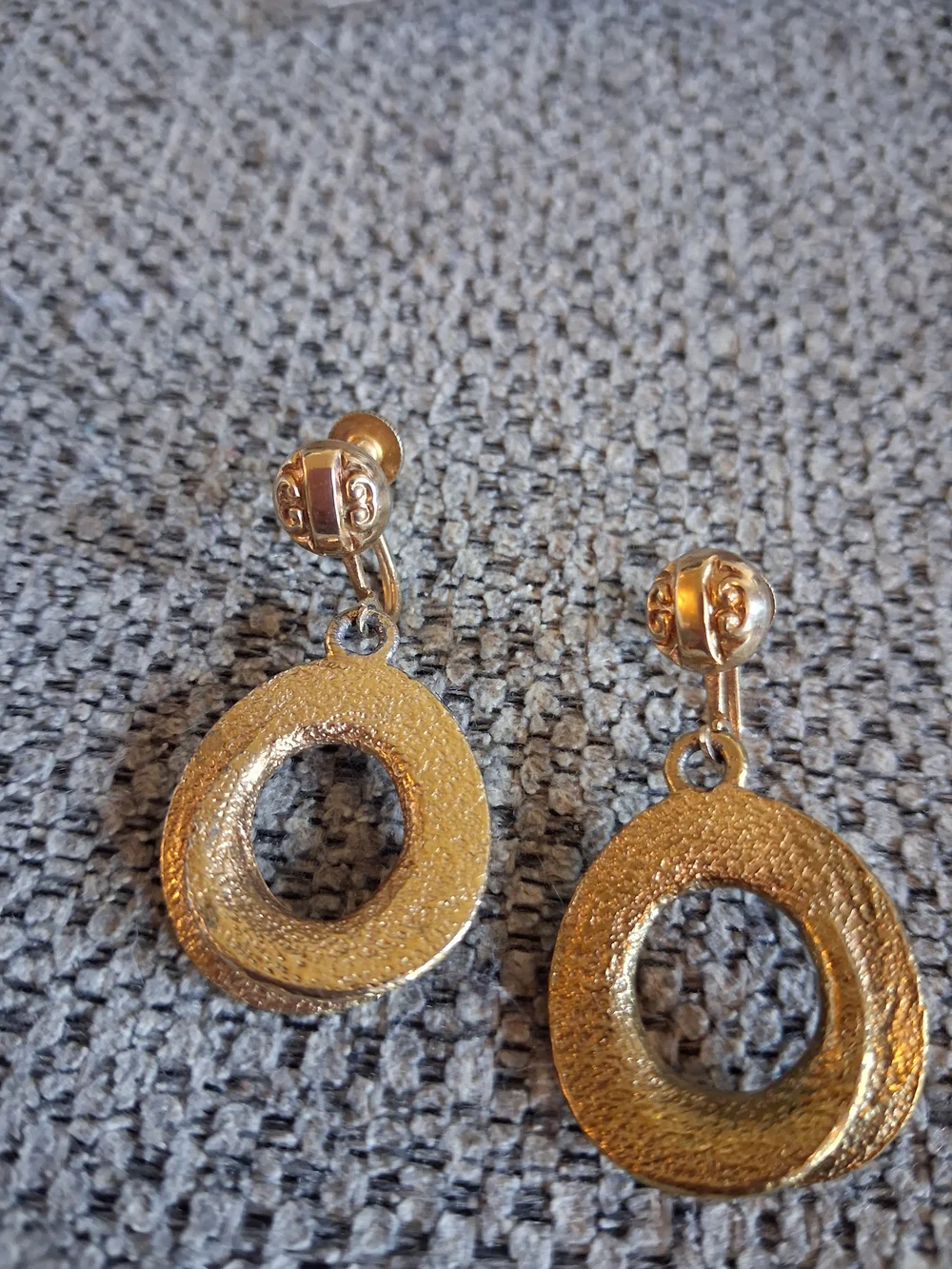 Vintage Gold Textured Open Circle Drop Earrings - Women Jewelry